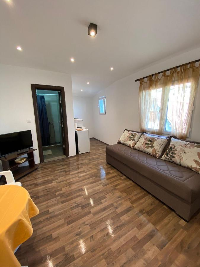 Apartmani Lala 2 Čanj エクステリア 写真